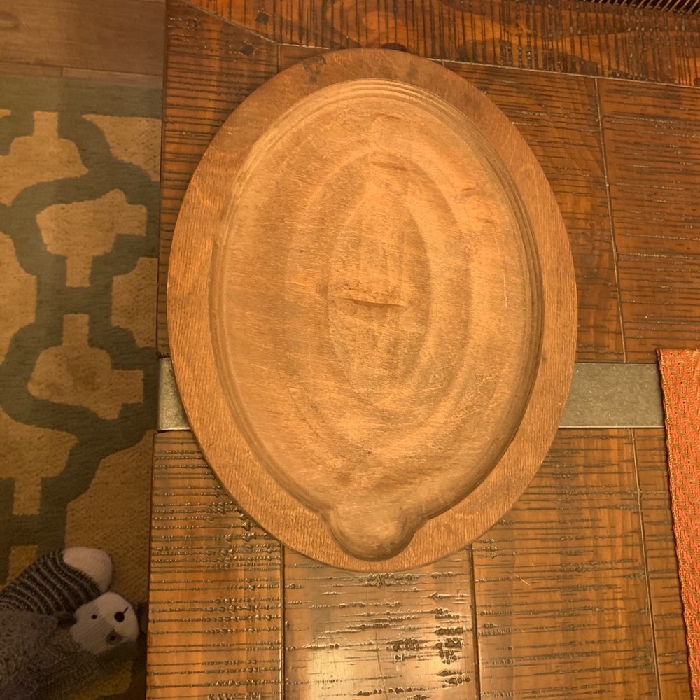 Read! Looking for this oval wood chargers